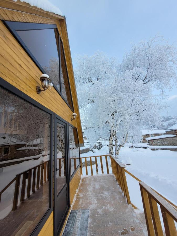 Pine Chalet Kazbegi Eksteriør billede
