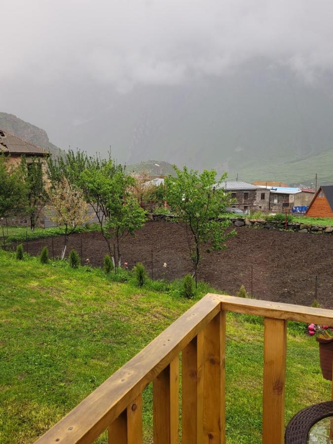 Pine Chalet Kazbegi Eksteriør billede