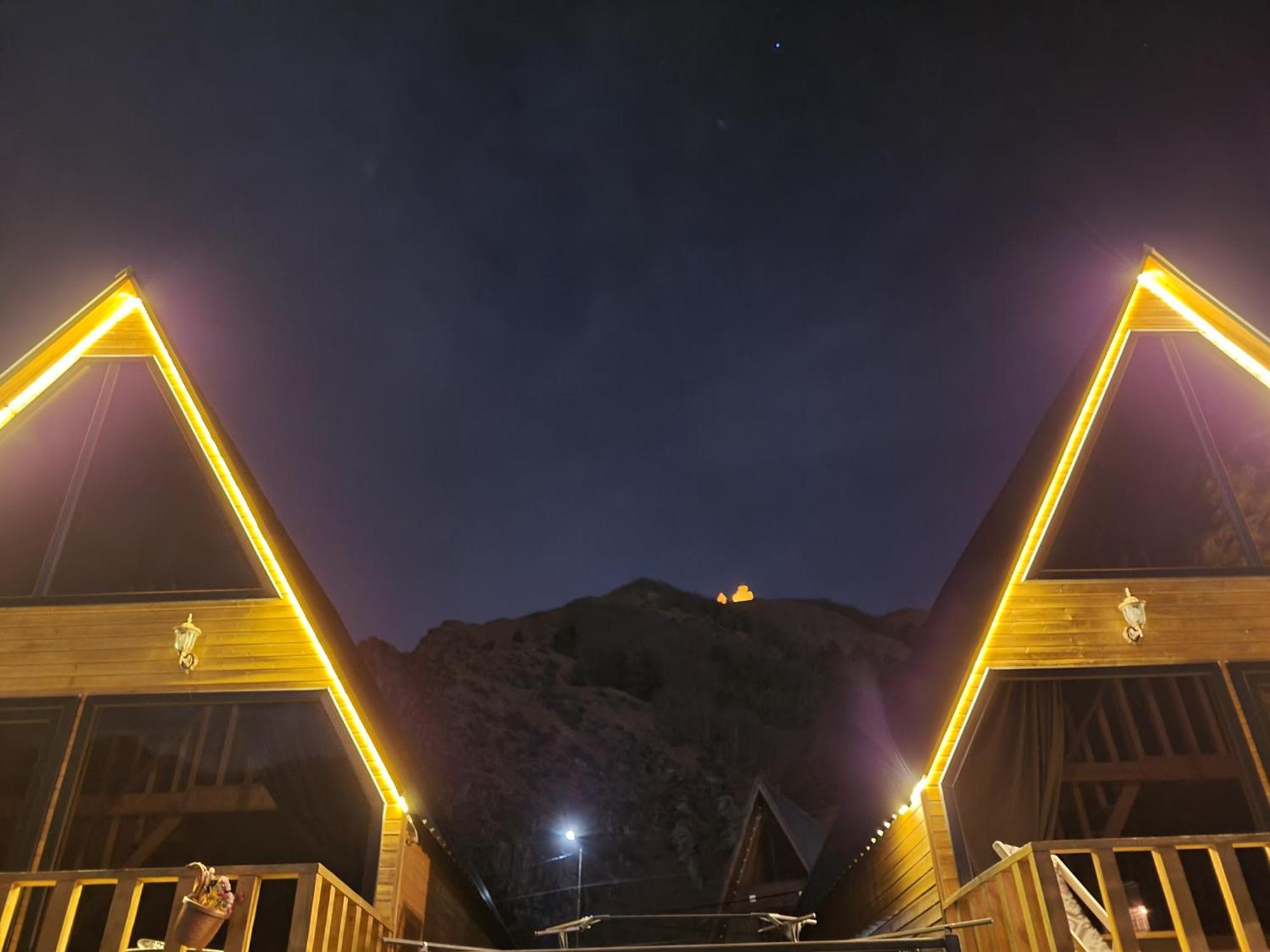 Pine Chalet Kazbegi Eksteriør billede