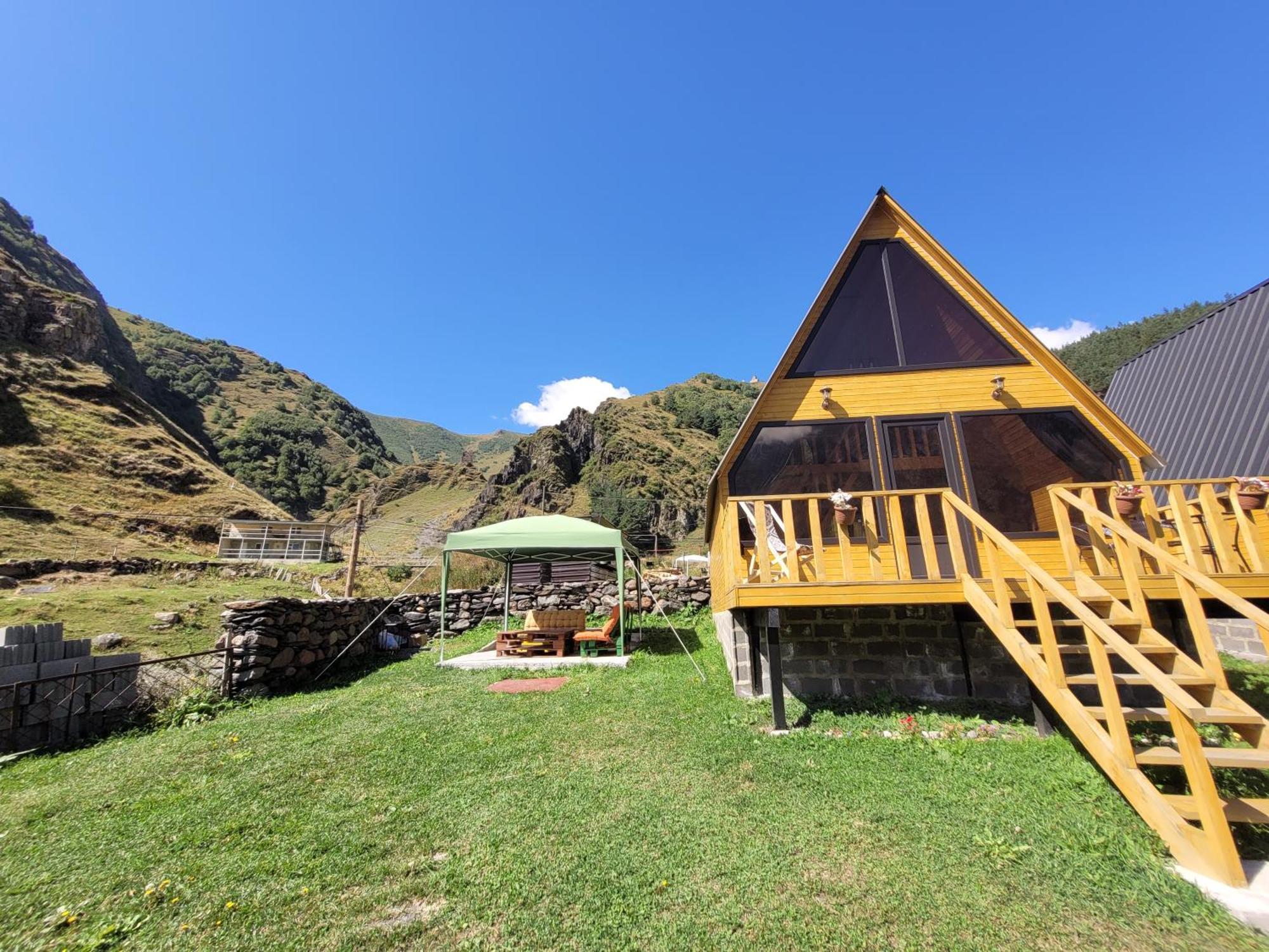 Pine Chalet Kazbegi Eksteriør billede